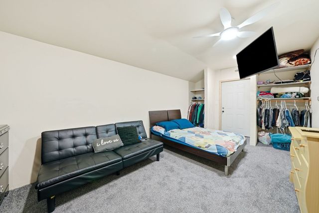 2007 34th Street, Zion, IL 60099