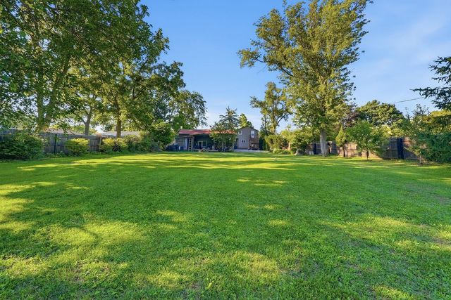 2007 34th Street, Zion, IL 60099