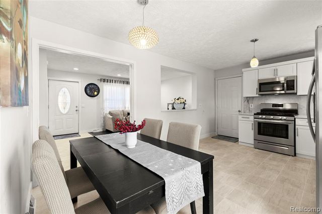 21670 Hancock Street, Farmington, MI 48336