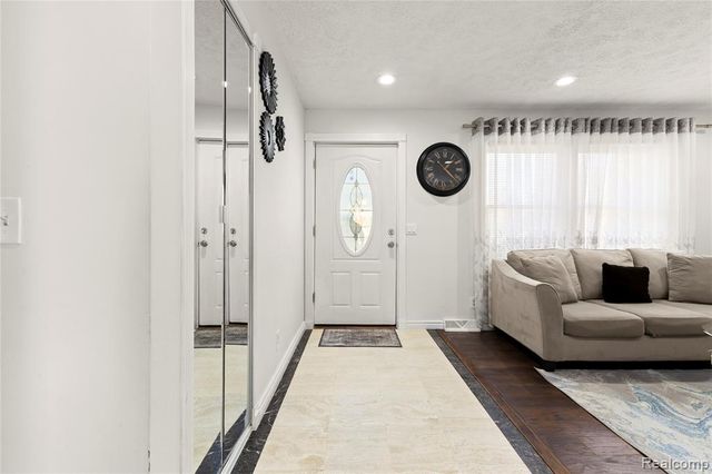 21670 Hancock Street, Farmington, MI 48336