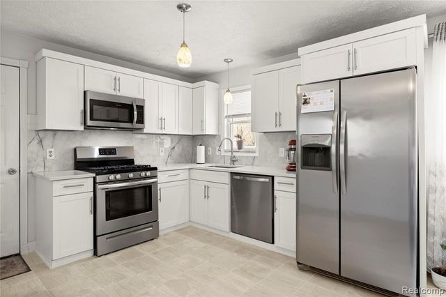 21670 Hancock Street, Farmington, MI 48336