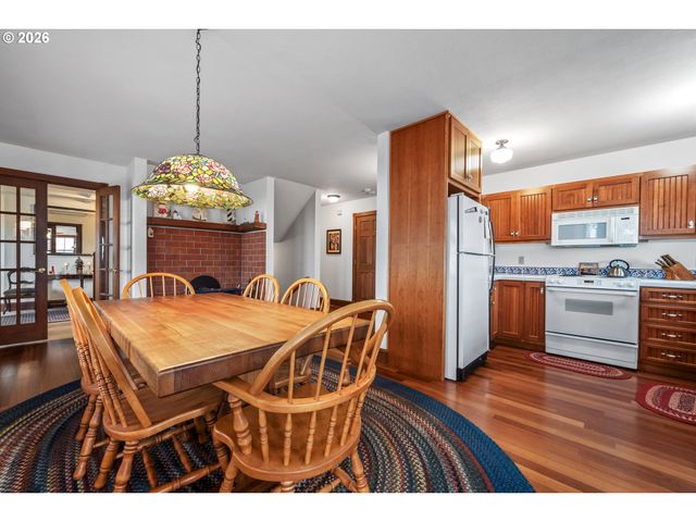 930 Nw HIGHLAND Dr, Waldport, OR 97394