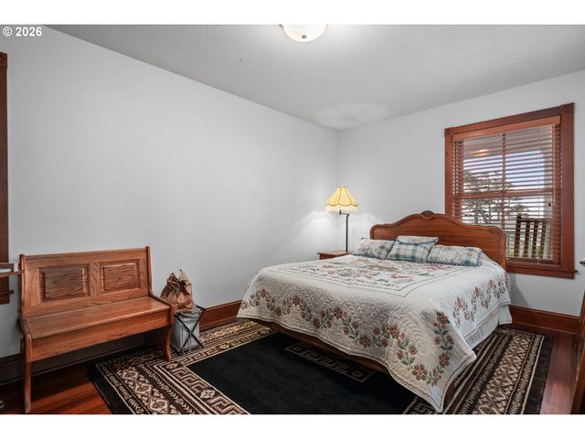 930 Nw HIGHLAND Dr, Waldport, OR 97394