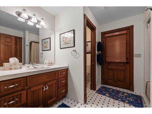 930 Nw HIGHLAND Dr, Waldport, OR 97394