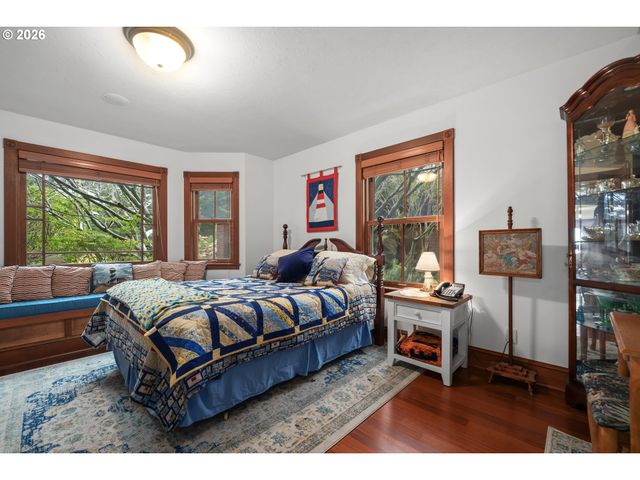 930 Nw HIGHLAND Dr, Waldport, OR 97394