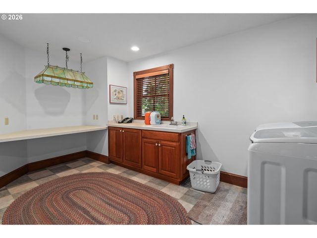 930 Nw HIGHLAND Dr, Waldport, OR 97394