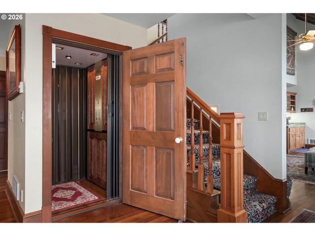 930 Nw HIGHLAND Dr, Waldport, OR 97394