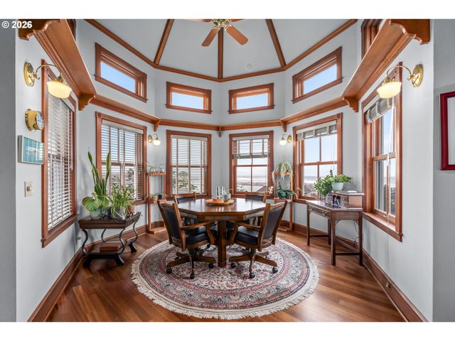 930 Nw HIGHLAND Dr, Waldport, OR 97394