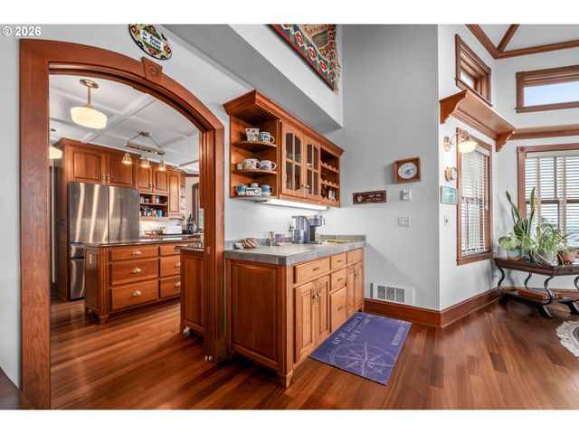 930 Nw HIGHLAND Dr, Waldport, OR 97394