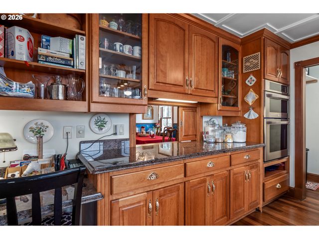 930 Nw HIGHLAND Dr, Waldport, OR 97394