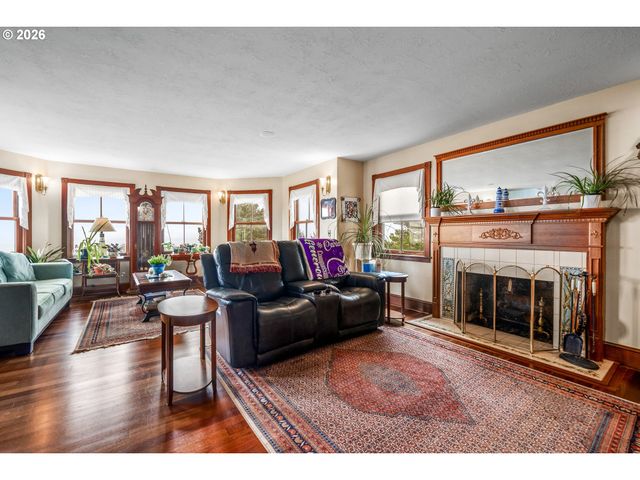 930 Nw HIGHLAND Dr, Waldport, OR 97394