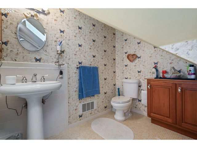 930 Nw HIGHLAND Dr, Waldport, OR 97394