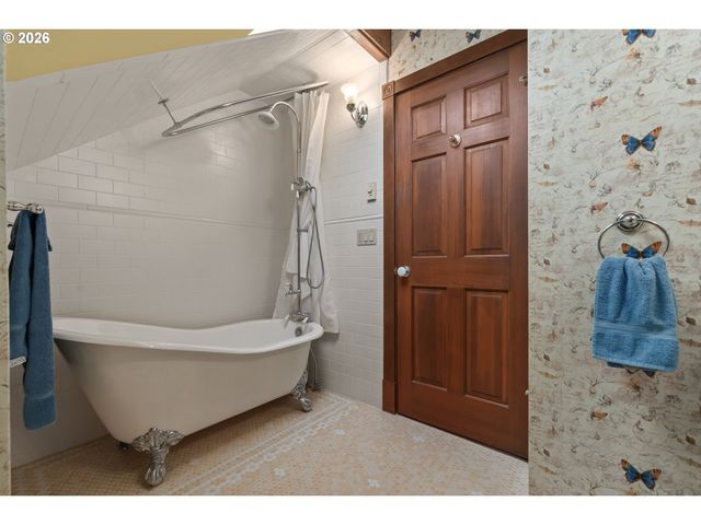 930 Nw HIGHLAND Dr, Waldport, OR 97394