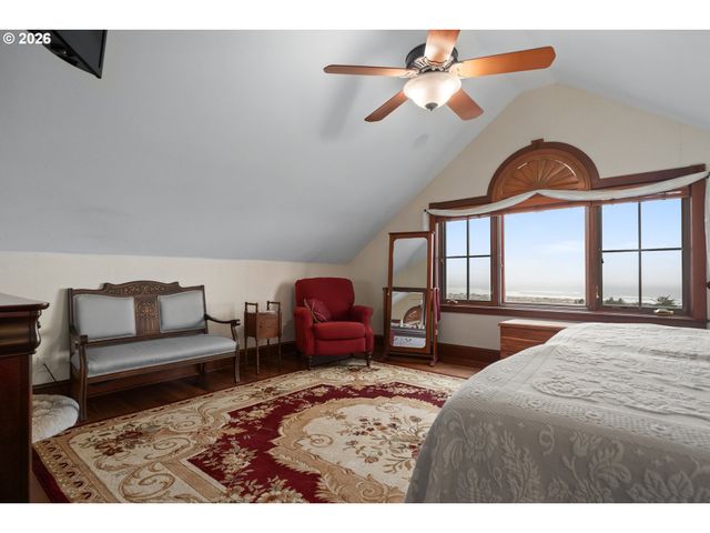 930 Nw HIGHLAND Dr, Waldport, OR 97394