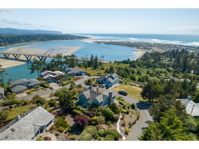 930 Nw HIGHLAND Dr, Waldport, OR 97394