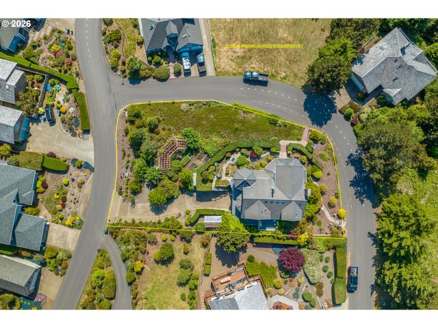 930 Nw HIGHLAND Dr, Waldport, OR 97394