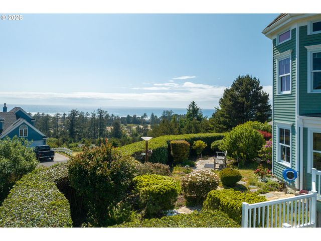 930 Nw HIGHLAND Dr, Waldport, OR 97394