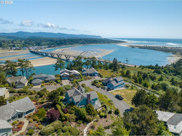 930 Nw HIGHLAND Dr, Waldport, OR 97394
