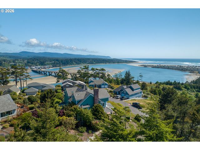 930 Nw HIGHLAND Dr, Waldport, OR 97394