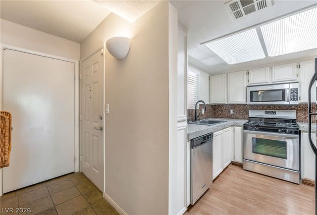 1901 Rio Canyon Court 102, Las Vegas, NV 89128