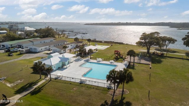 405 Snow Goose Lane, Newport, NC 28570