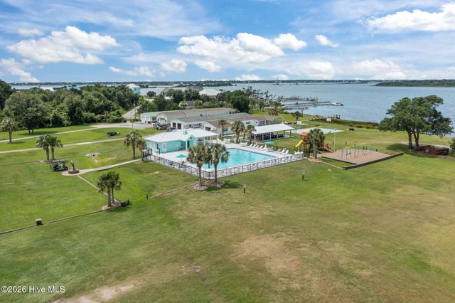 405 Snow Goose Lane, Newport, NC 28570