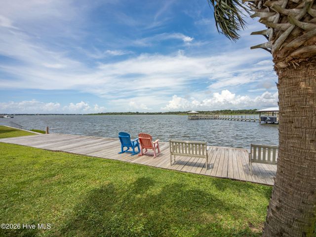 405 Snow Goose Lane, Newport, NC 28570