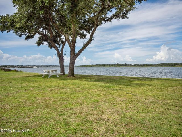 405 Snow Goose Lane, Newport, NC 28570