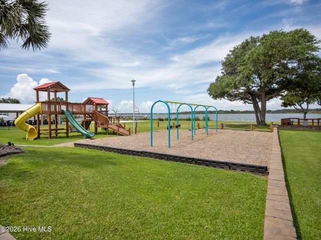 405 Snow Goose Lane, Newport, NC 28570