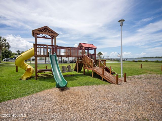 405 Snow Goose Lane, Newport, NC 28570