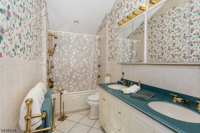 164 Page St, Elmwood Park Boro, NJ 07407