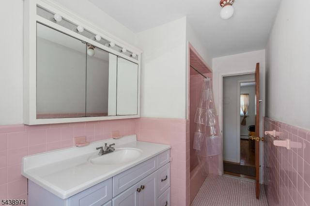164 Page St, Elmwood Park Boro, NJ 07407