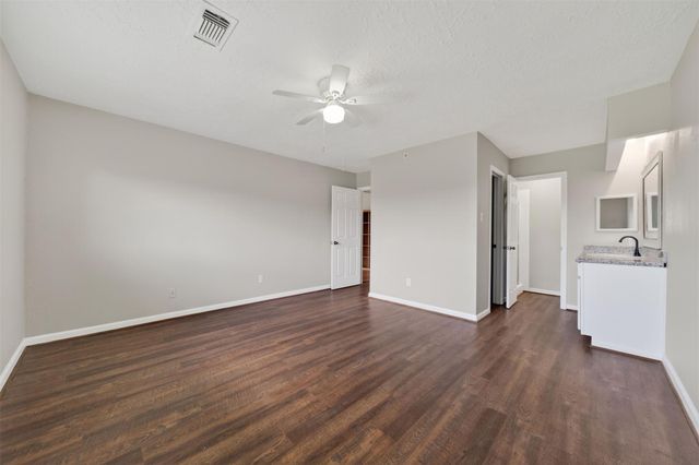 9906 Rocky Hollow Road, La Porte, TX 77571