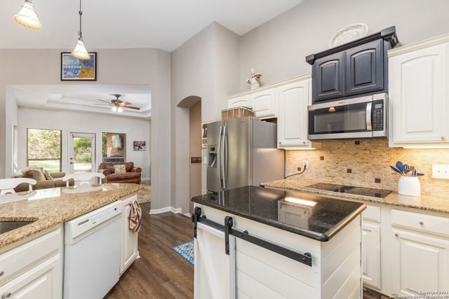 28902 CHARTWELL LN, Fair Oaks Ranch, TX 78015