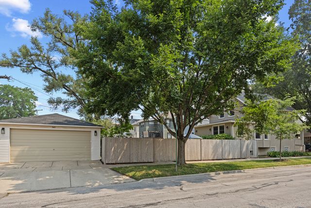 545 S Harvey Avenue, Oak Park, IL 60304