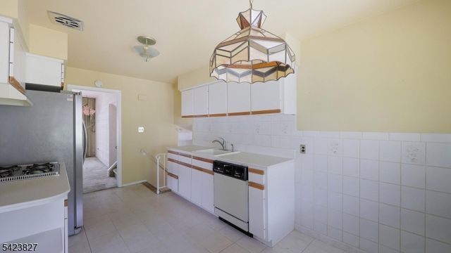 2294 Saint Georges Ave, Rahway City, NJ 07065