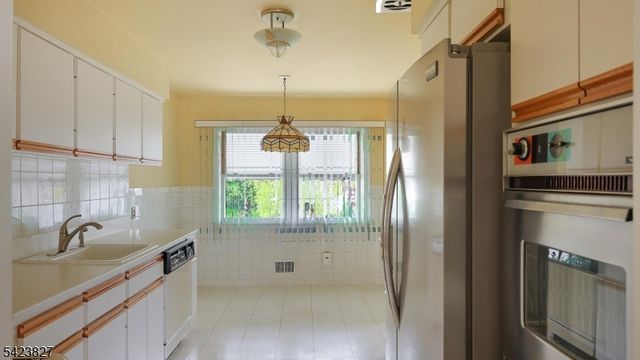 2294 Saint Georges Ave, Rahway City, NJ 07065