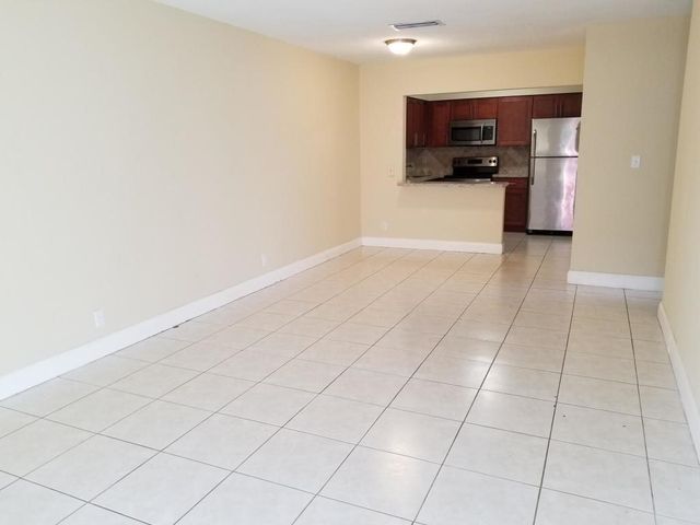 190 NE 40th Street 190-196, Oakland Park, FL 33334