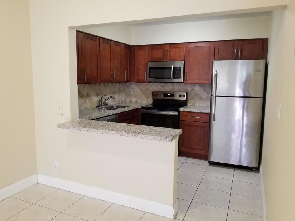 190 NE 40th Street 190-196, Oakland Park, FL 33334