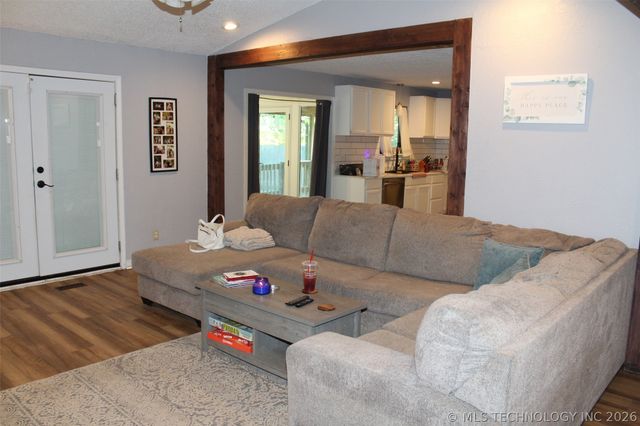 10976 E 36th Place, Tulsa, OK 74146