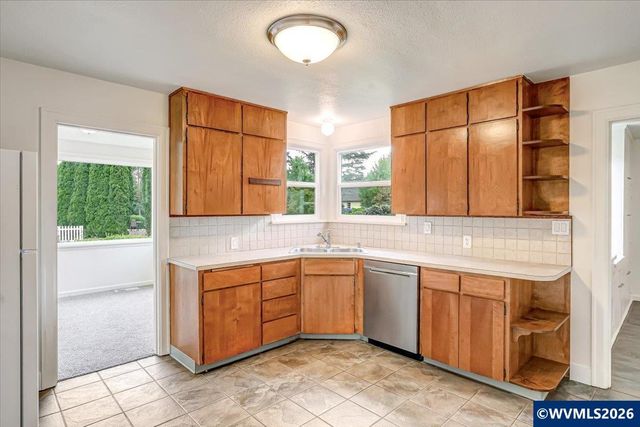 420 E Santiam St, Stayton, OR 97383