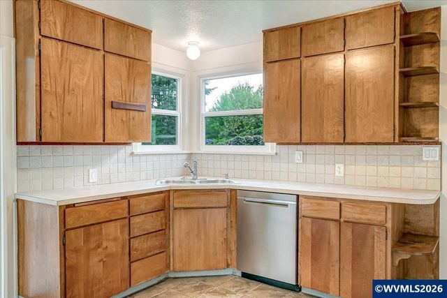 420 E Santiam St, Stayton, OR 97383