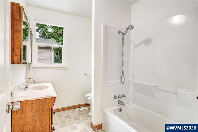 420 E Santiam St, Stayton, OR 97383