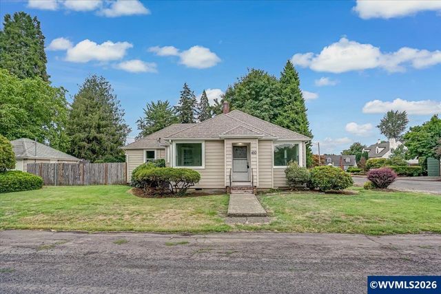 420 E Santiam St, Stayton, OR 97383
