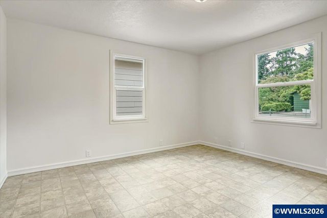 420 E Santiam St, Stayton, OR 97383