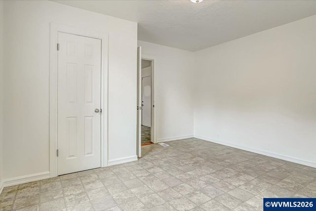 420 E Santiam St, Stayton, OR 97383