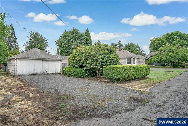420 E Santiam St, Stayton, OR 97383