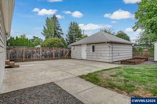 420 E Santiam St, Stayton, OR 97383