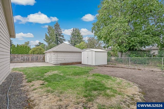 420 E Santiam St, Stayton, OR 97383
