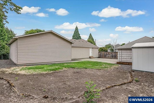 420 E Santiam St, Stayton, OR 97383